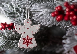 Anioły na choinkę: tradycja i inspiracje na święta