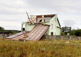 07.08.2012 SOKOLOW , POWIAT JEDRZEJOWSKI , WOJ SWIETOKRZYSKIE . SKUTKI NOCNEJ NAWALNICYFOT. JAROSLAW KUBALSKI / AGENCJA GAZETA