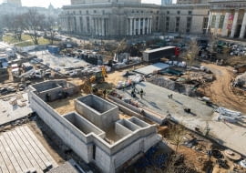 Budowa "nowej trybuny" przed PKiN