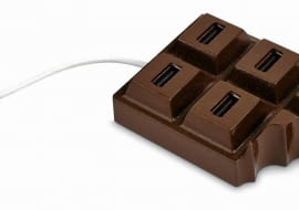 <B>Nie czekając na pierwszy dzwonek, poszukaliśmy kilku mebli i dodatków do pokoju ucznia. Przy wyborze kierowaliśmy się zasadą: rzeczy mają być praktyczne i wywoływać uśmiech, tak by nauka mogła wydać się zabawą.</B> <BR />Rozgałęziacz USB, tworzywo sztuczne - 59 zł, Red Onion.