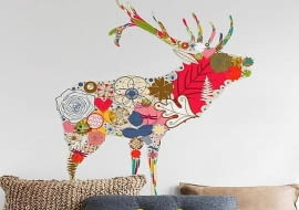 Jeleń w roli kolorowej naklejki na ścinę. Rozmiar: 67 x 67 cm. Cena: 76 zł, http://pixers.pl.