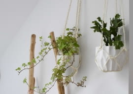 Wiszący kwietnik ze sznurka