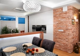 jadalnia, wystrój wnętrz, ceglana ściana