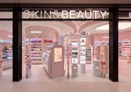 Drogeria, perfumeria i salon beauty w jednym. Dlaczego sklepy łączą dziś coraz więcej funkcji?