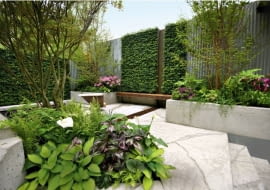 Ogród Wasteland nagrodzony złotym medalem w kategorii ogrodów pokazowych. Zaprojektowany przez Kate Gould został założony na nieużywanej ziemi poprzemysłowej. Faliste stalowe płyty widoczne za drzewami wykonano z odpadów.