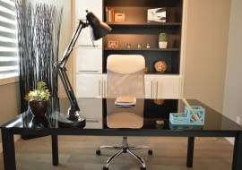 Pracujesz zdalnie? Zobacz, jak urządzić swoje domowe biuro