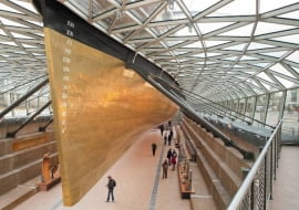 Odrestaurowany przez sir Nicholasa Grimsahawa kliper herbaciany Cutty Sark wzbudził liczne kontrowersje. Zyskał nawet mało chwalebny tytuł angielskiej Makabryły roku 2012.