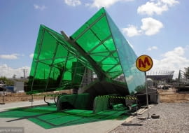 Kolorowe zadaszenie drugiej linii metra w Warszawie