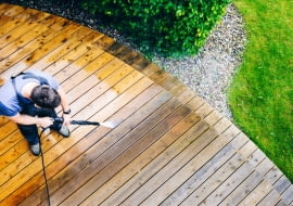 Jak łatwo i skutecznie czyścić taras?