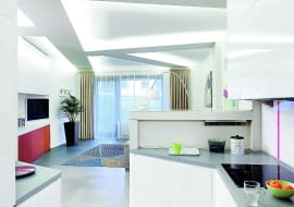 2UWAGA ! PONOWNA PUBLIKACJA WYLACZNIE ZA ZGODA WLASCICIELIWARSZAWA , MIESZKANIE , WNETRZA , KUCHNIA , OSWIETLENIE - PODSWIETLONY SUFIT ,PROJEKT WNETRZA I STYLIZACJA EWA SMUGA / INTERIOR DESIGNFOT. RADOSLAW WOJNARPUBLIKACJA CZTERY KATY NR 7 (262) - 7 2013 PUBLIKACJA CZTERY KATY NR 4 (271) - 4 2014