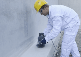 Jak właściwie wykonać hydroizolację fundamentów zimą?