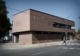 Budynek mieszkalny z lokalami użytkowymi w parterze w Katowicach przy ul. Dębowej