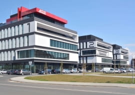 Kompleks budynków biurowo-usługowych przy ul. Zwycięskiej we Wrocławiu. Proj. A2+I Paradysz & Mikołajczyk.