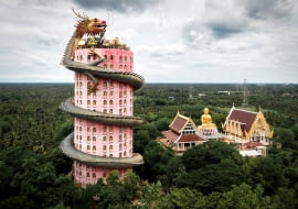 Wat Sam Phran - świątynia ze smokiem w Tajlandii