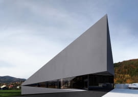 Nowoczesny dom w Beskidach inspirowany górzystym terenem - RE: BIAS House. Proj. REFORM Architekt