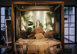 Pomysł na sypialnie w stylu romantycznym i etno