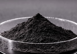 Ekstrakt z leonardytu, kwasy humusowy i fulwowy stosowane do poprawy struktury gleby, zatrzymywania składników odżywczych i promowania zdrowej mikrobioty.