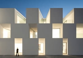 Dom starców w Alcácer do Sal, Portugalia, proj. Aires Mateus Arquitectos, 2010