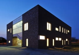 Ośrodek Zdrowia i Ośrodek Pomocy Społecznej w Gierałtowicach autorstwa pracowni OVO Grąbczewscy Architekci