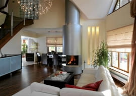 wnętrza domu,salon,kominek