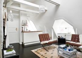 mieszkanie na poddaszu, małe mieszkanie, trudny układ mieszkania, kawalerka, jak urządzić mieszkanie ze skosami, skosy w mieszkaniu