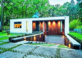 464 m2 - powierzchnia użytkowa, 2500 m2 - powierzchnia działki
