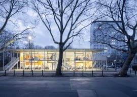 Pawilon naukowy na kampusie Uniwersytetu Technicznego w Brunszwiku (Niemcy). Proj. Gustav Düsing i Max Hacke