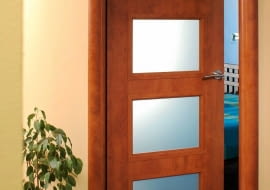 06.09.2005 WARSZAWA DLA MIESIECZNIKA CZTERY KATY DRZWI W MIESZKANIU PRZESZKLONE STYLIZACJA: JUSTYNA BURDOW, KRZYSZTOF RADZANOWSKI FOT. LUKASZ ZANDECKI / AGENCJA GAZETA PUBLIKACJA CZTERY KATY NR 11 (169) - 11.2005 SLOWA KLUCZOWE: WNETRZA ZDJĘCIE DO WKŁADKI: PUBLIKACJA CZTERY KATY NR 11 (169) - CZASOPISMA