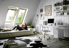 Okna dachowe ROTOQ, drewniane obrotowe, współczynnik U: 0,78 (dla modeli z potrójnymi szybami), izolacyjność akustyczna: 3 (dla modeli z potrójnymi szybami), od 1005 zł, Roto