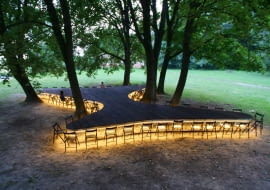 Lewitujący teatr w Bronicach-Kolonii; proj. Unism Studio