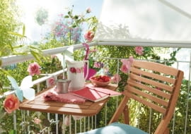 Składany stolik balkonowy do powieszenia na balustradzie