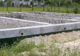 Przygotowane wcześniej przejścia instalacyjne ułatwiają sprawne przygotowanie przyłączy