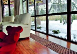 Grzejniki kanałowe polecane są do pomieszczeń, gdzie znaczna część ściany zewnętrznej jest przeszklona