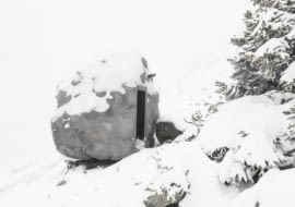 dom w kamieniu, ciekawy dom, nowoczesny dom, wnęrza, oryginalny dom