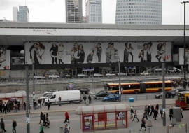 DWORZEC CENTRALNY PO REMONCIE ZNIKNĄŁ POD WIELKĄ REKLAMĄ SKLEPU H&M