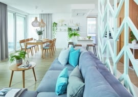 Światło i przestrzeń - aranżacja 74-metrowego apartamentu