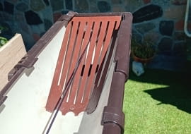 Opatentowany system czyszczący dzięki specjalnym szczotkom pracującym w systemie rotacyjnym z łatwością usuwa wszelkie zabrudzenia z rynien.