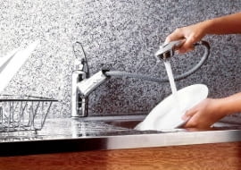 Najpopularniejsze baterie kuchenne to modele stojące, jednouchwytowe z wyciąganą wylewką