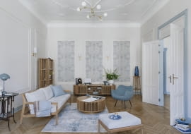 Aranżacja z błękitem - mieszkanie w łódzkiej kamienicy