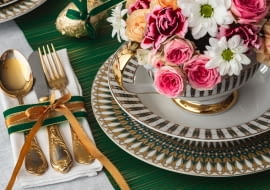 Kwiaty na wielkanocnym stole