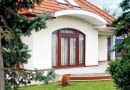 Jeśli większość płytek ceramicznych odspoiła się od podłoża, należy resztę usunąć i ułożyć nową