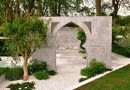 Przykład współczesnego ogrodu stylizowanego na arabski - 'Piękno Islamu', dzieło projektantki z Dubaju, prezentowane na Chelsea Flower Show.