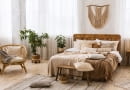 Boho, scandi czy minimalizm – który styl sprawdzi się w organicznej sypialni?Sl