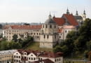 22.09.2016 Lublin . Widok na miasto z tarasu widokowago wiezy zamkowej . n/z widok na klasztor oo Dominikanow . Fot. Jakub Orzechowski / Agencja Gazeta SLOWA KLUCZOWE: miasto lublin panorama miasta baszta zamek lubelski donzon taras widokowy budynek budynki zabudowa zabudowania starowka stare miasto kamienica kamienice dach dachy kolorowo kolorowe dominikanie klasztor klasztor dominikanow zabytek zabytkowy