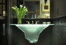 Niczym góra lodowa - niesamowity projekt szklanej umywalki. Projekt: Glassworks