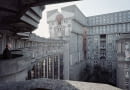 Espaces d'Abraxas. Osiedle zostało zaprojektowane pod koniec lat siedemdziesiątych przez architekta Ricarda Bofilla, oddano je do użytku w 1983 roku