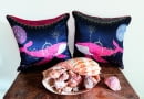 Wielorybi śpiew. Jedwabne, ręcznie wyszywane poduszki "Cosmic Whale". Rysunek zaprojektowany przez Fina, Klausa Haapaniemiego, projektanta i artystę znanego z pięknych bajkowych motywów. www.klaush.com