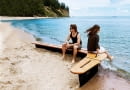 Miasto i plaża. Takie było wyzwanie dla uczestników 7. edycji Gdynia Design Days, najważniejszego letniego festiwalu designu w Polsce. Jego efektem są prace, które wskazują, co i jak zrobić, by nad morzem każdy poczuł się fantastycznie. Przypomnijmy sobie odrobinę lata. <BR /> GDYNIA DESIGN DAYS. Dla ochłody 'Ławka do moczenia stóp w Bałtyku'. Ta nazwa dokładnie opisuje przeznaczenie mebla (choć można ją rozszerzyć o zanurzanie stóp w piasku). Projekt: Tabanda