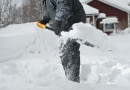 Kupując ręczne narzędzia do odśnieżania, dopasujmy je do naszych możliwości fizycznych - wybierajmy te, które dobrze leżą w dłoniach i są lekkie
