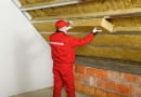 Pasy izolacji z wełny mineralnej powinny do siebie dobrze przylegać